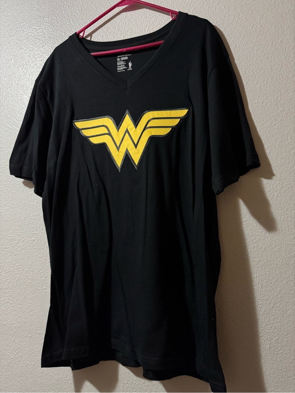 Wonder Woman Jockey V-Neck Size XL - Picture 3 of 8